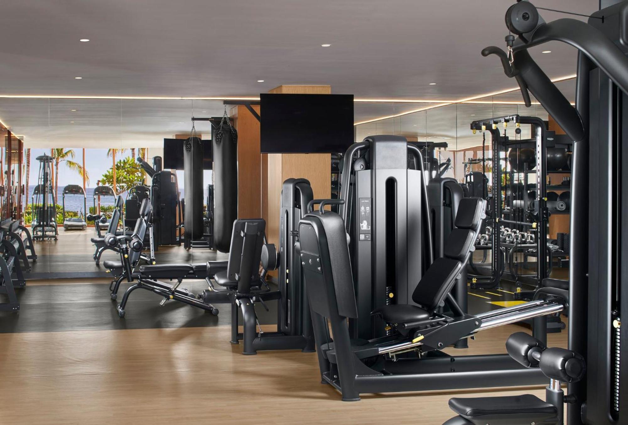 ホテル ル メリディアン イル モーリス ポワント・オー・ピマン エクステリア 写真 The gym at the hotel