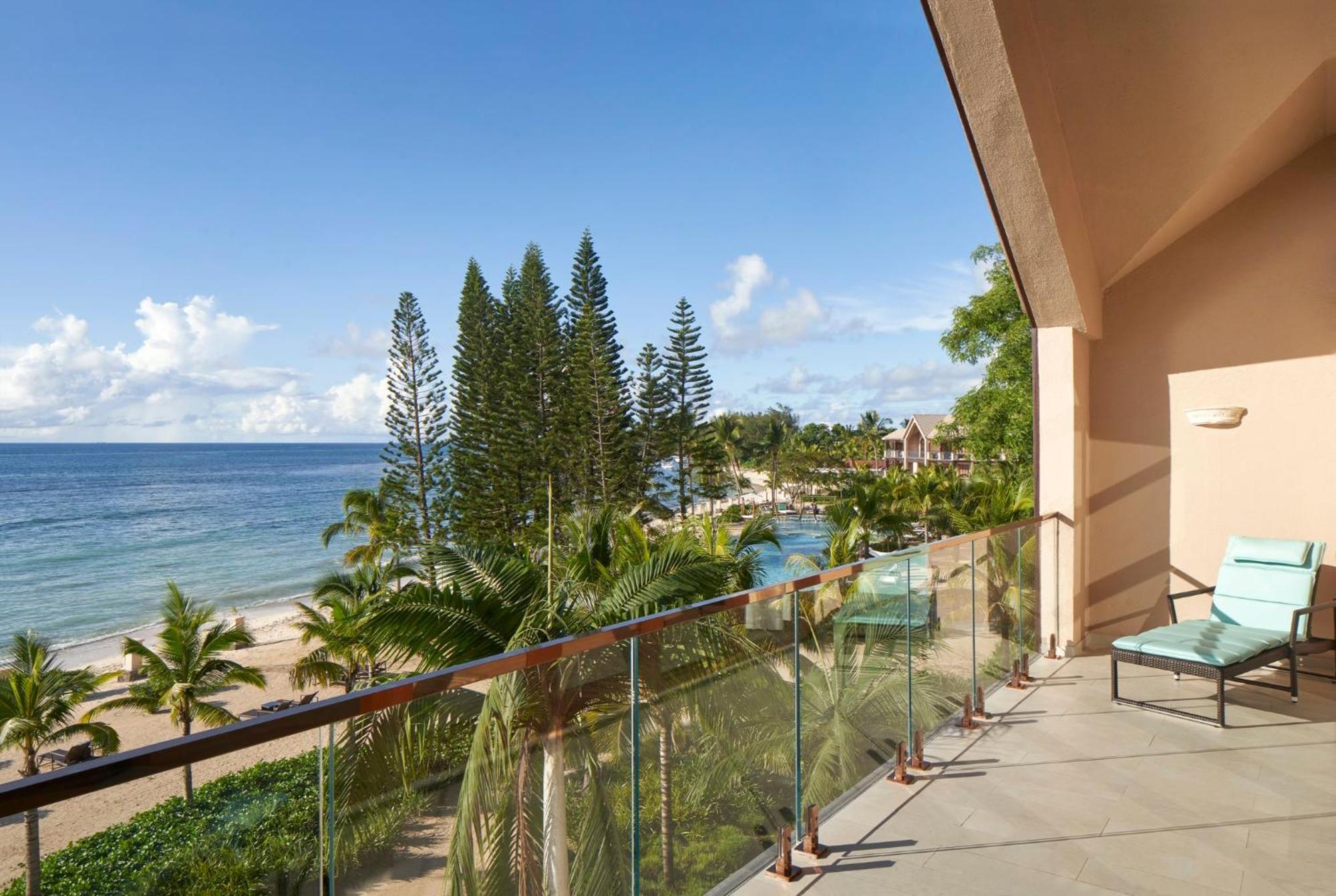 ホテル ル メリディアン イル モーリス ポワント・オー・ピマン エクステリア 写真 View from a suite at the Four Seasons Resort