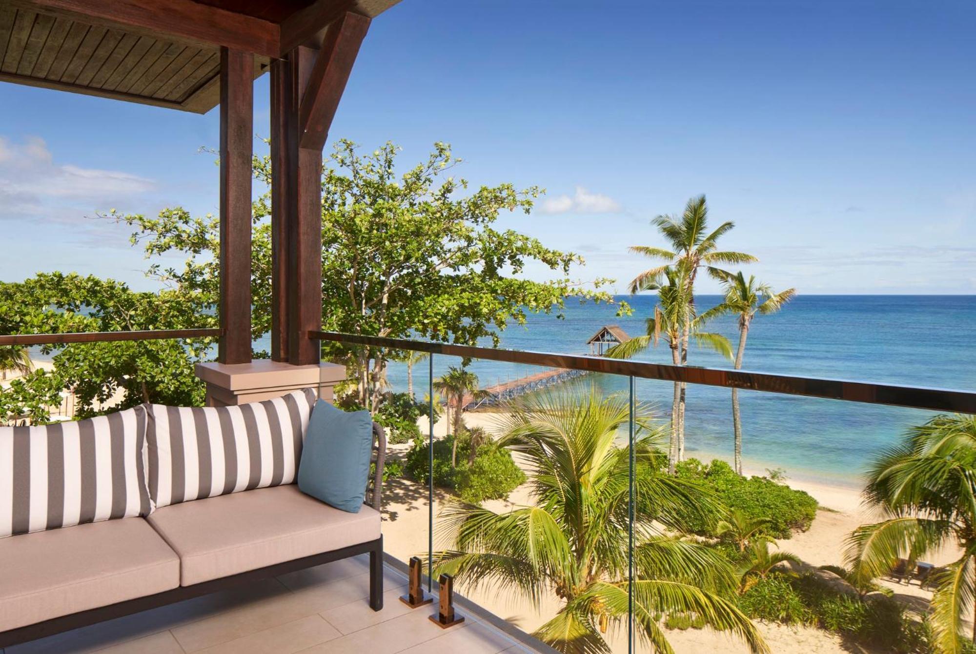 ホテル ル メリディアン イル モーリス ポワント・オー・ピマン エクステリア 写真 View from a suite at the Westin Nanukoo Resort, Phuket, Thailand