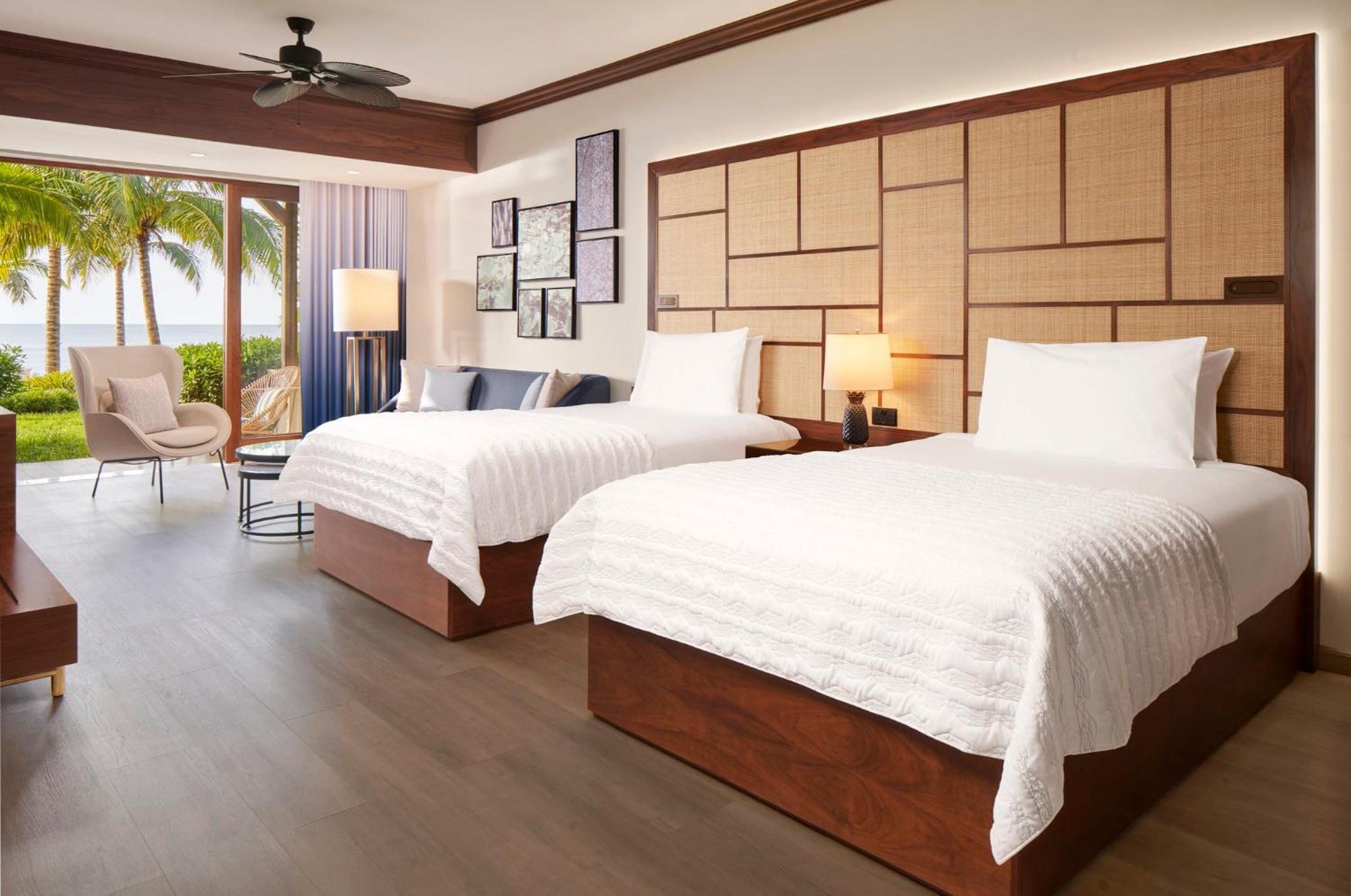 ホテル ル メリディアン イル モーリス ポワント・オー・ピマン エクステリア 写真 A guest room at the Sheraton Waikiki